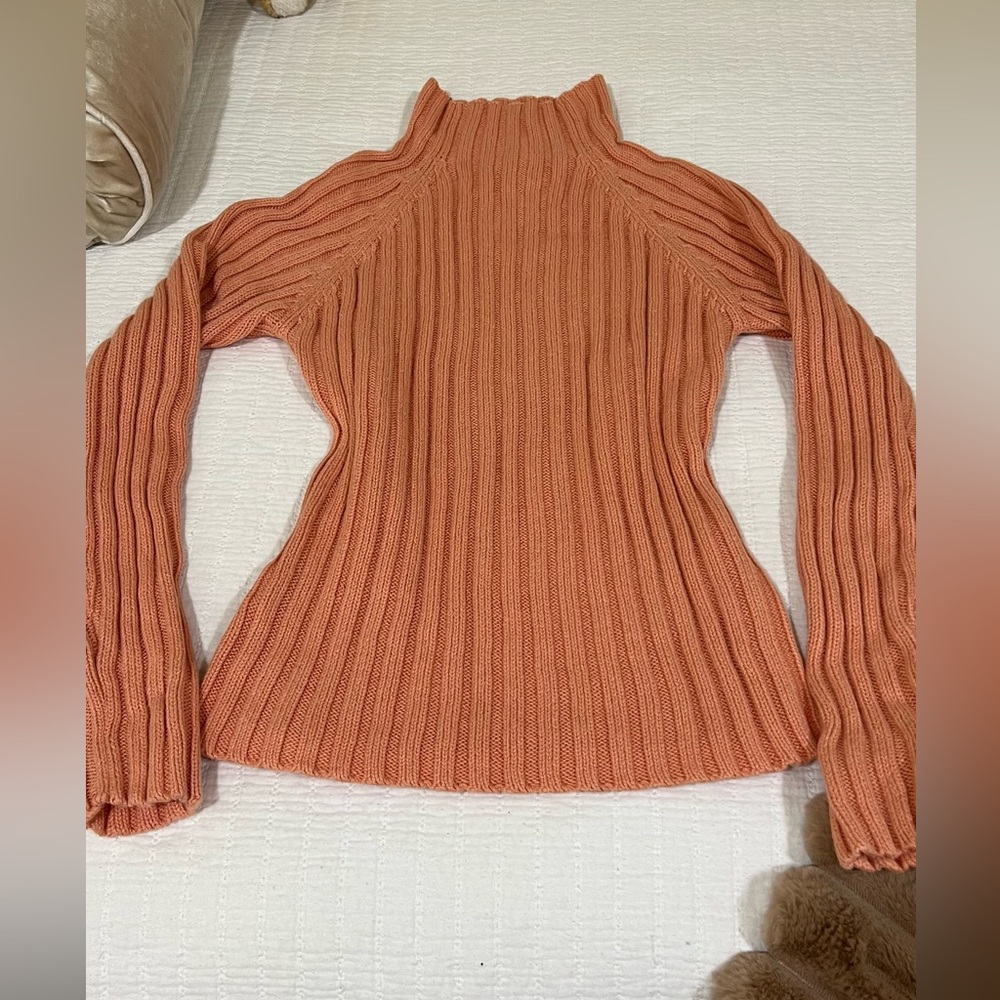 Elevate your wardrobe with the vintage charm of the Herman Geist Sweater.size M